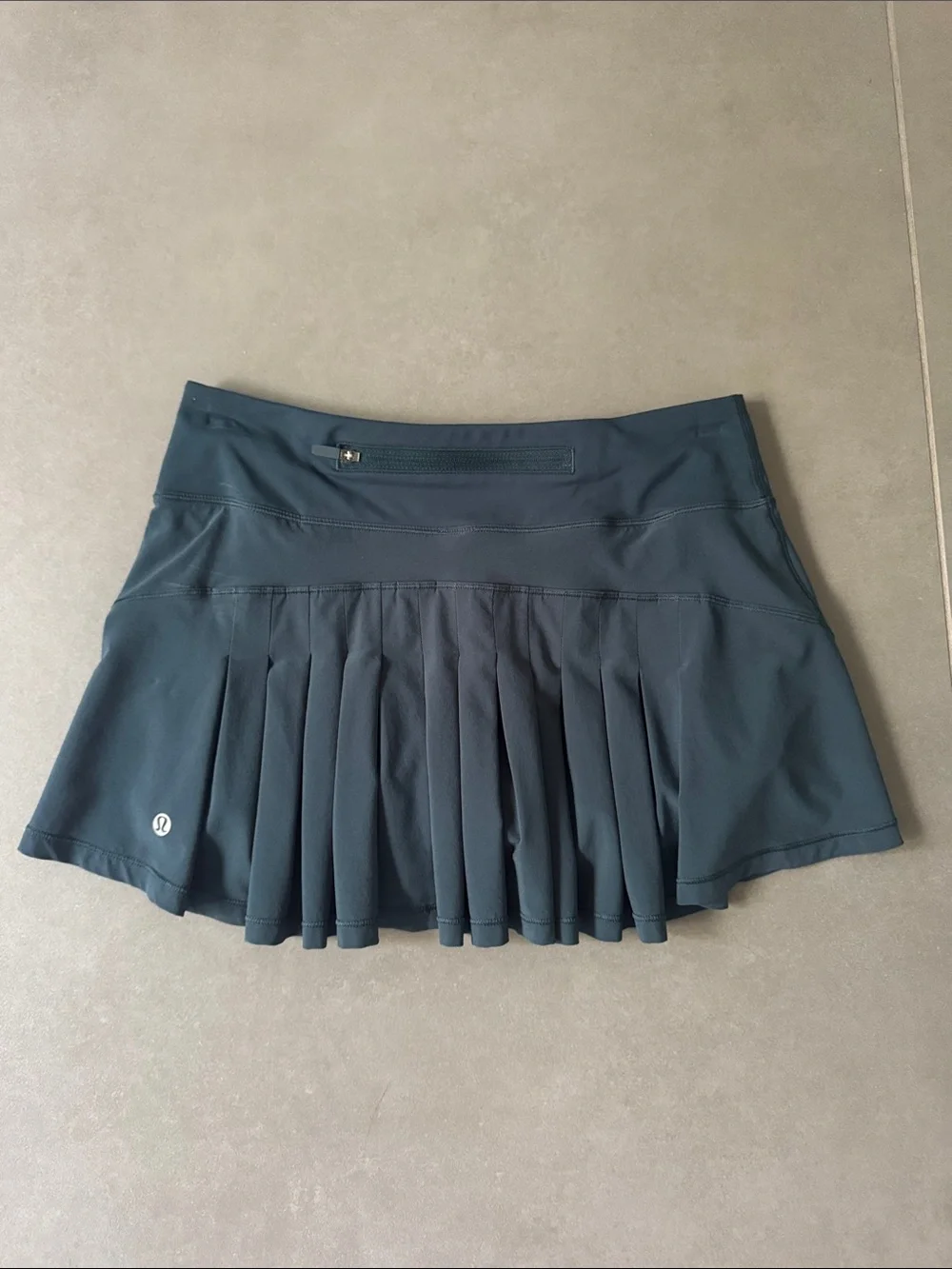 LuluLemon circuit breaker Women's tennis skirt in Dark Teal size 4